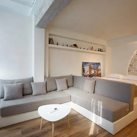 Alojamento de Acomodação e Pequeno-almoço Delena's Gjirokastër