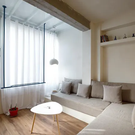 فندق مبيت وإفطار Delena's *