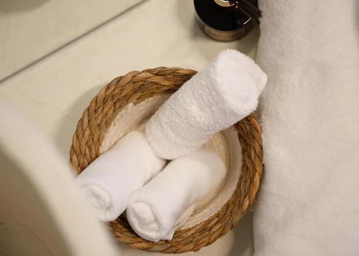 Delena's Bed & Breakfast 3*